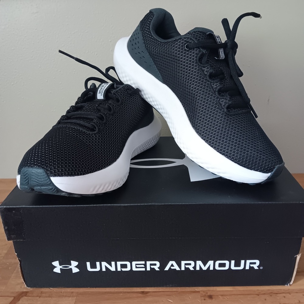 Under Armour Charged Surge 4 Sneakers Mens 7 Black Excellent Running Shoes